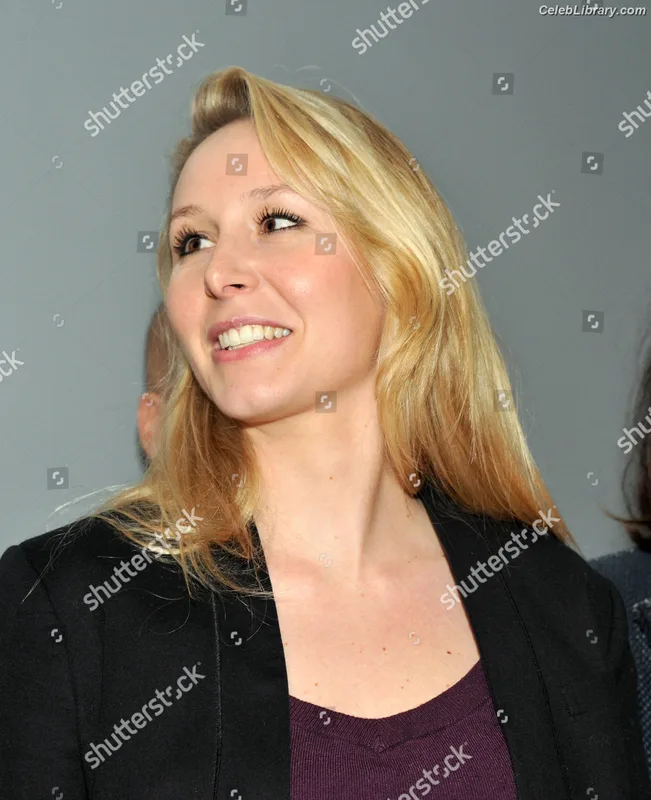 Marion Maréchal photo 14 of 86