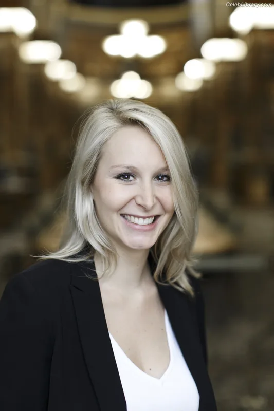 Marion Maréchal photo 10 of 86
