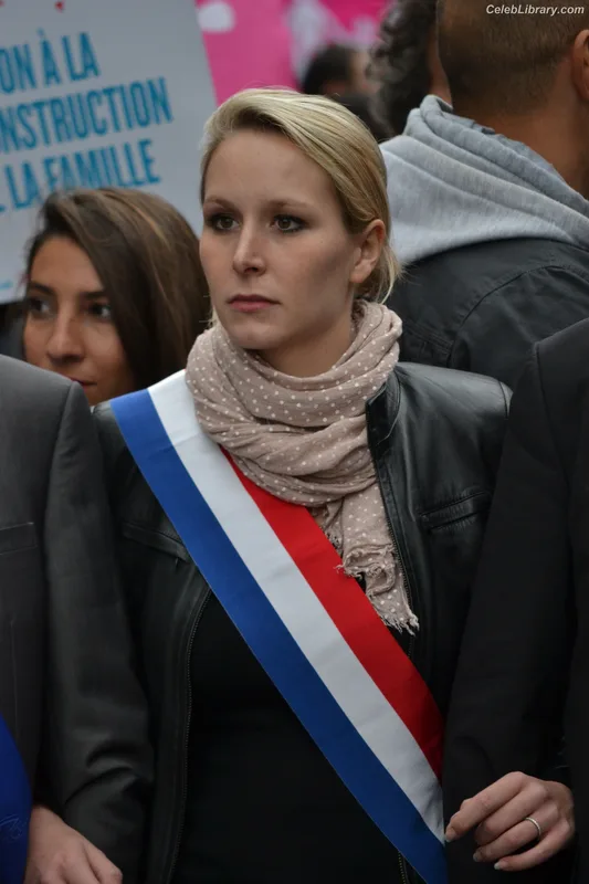 Marion Maréchal photo 11 of 86