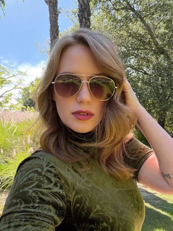 Marisha Ray photo 4 of 1057