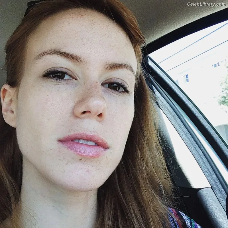 Marisha Ray photo 4 of 1057
