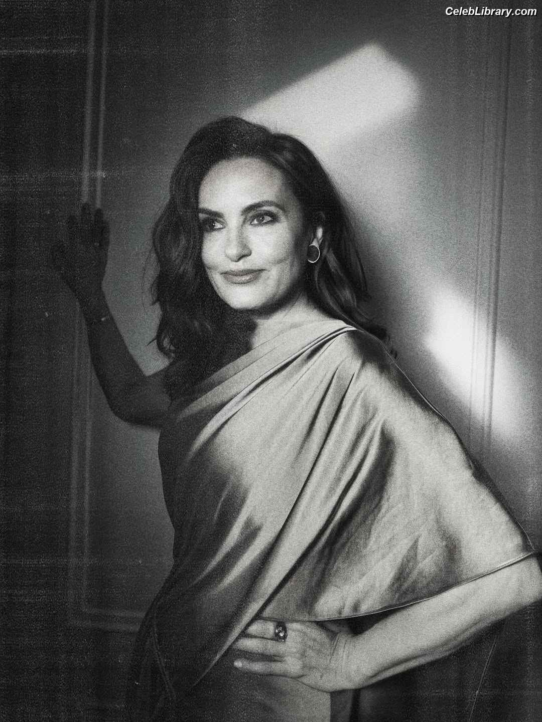 Mariska Hargitay photo 19 of 183