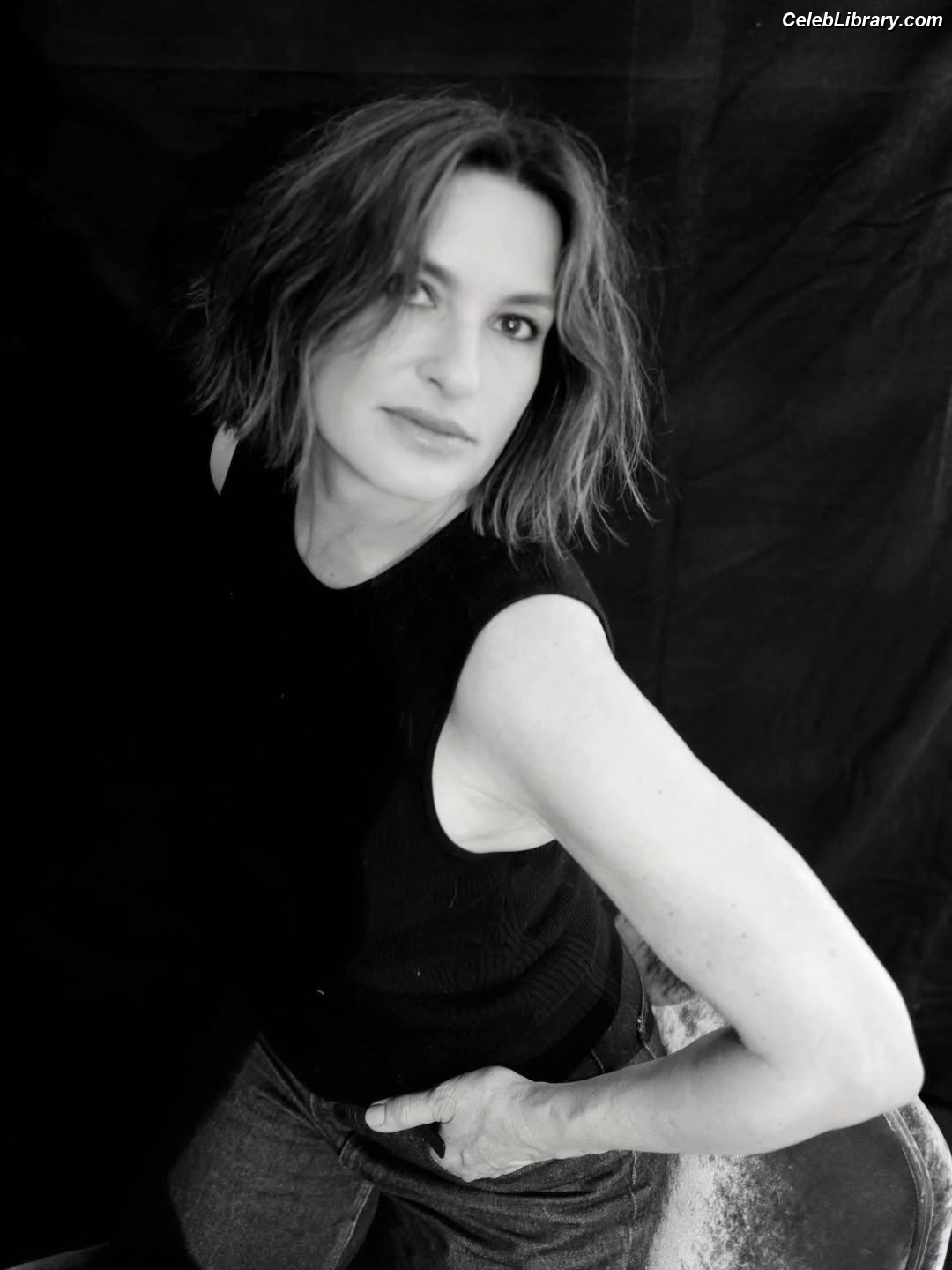 Mariska Hargitay photo 4 of 183