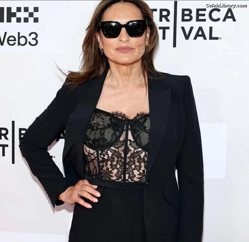Mariska Hargitay photo 18 of 183