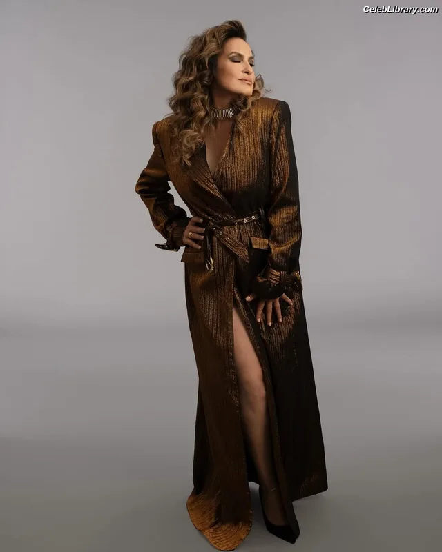 Mariska Hargitay photo 6 of 183