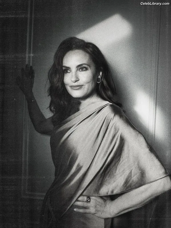Mariska Hargitay photo 16 of 183