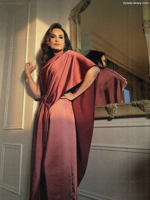 Mariska Hargitay photo 17 of 183
