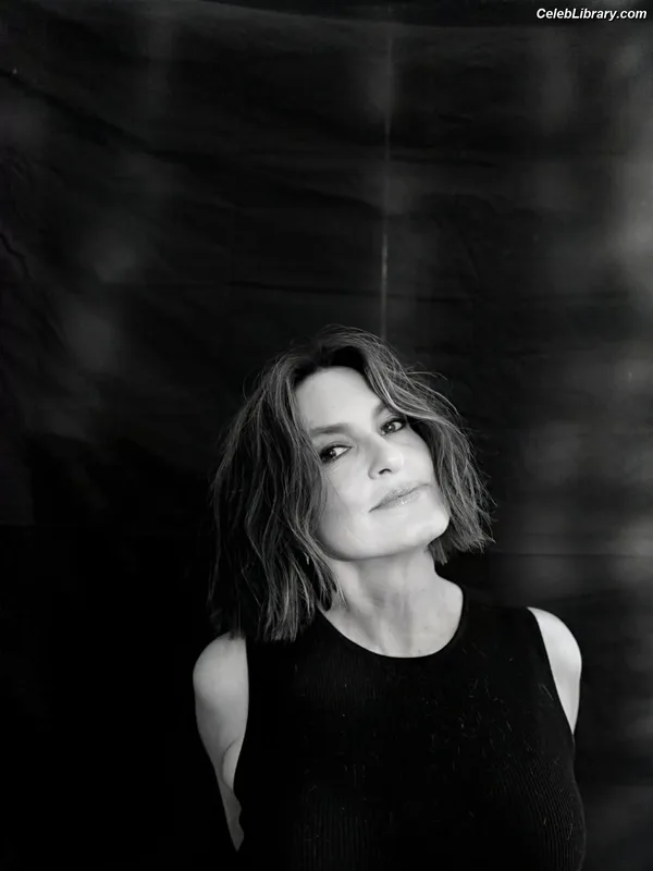Mariska Hargitay photo 2 of 183