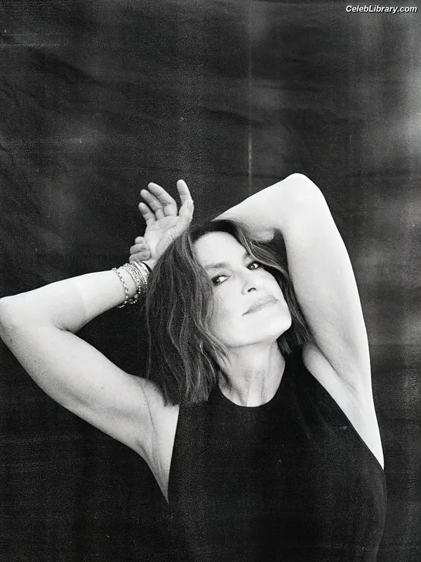 Mariska Hargitay photo 5 of 183