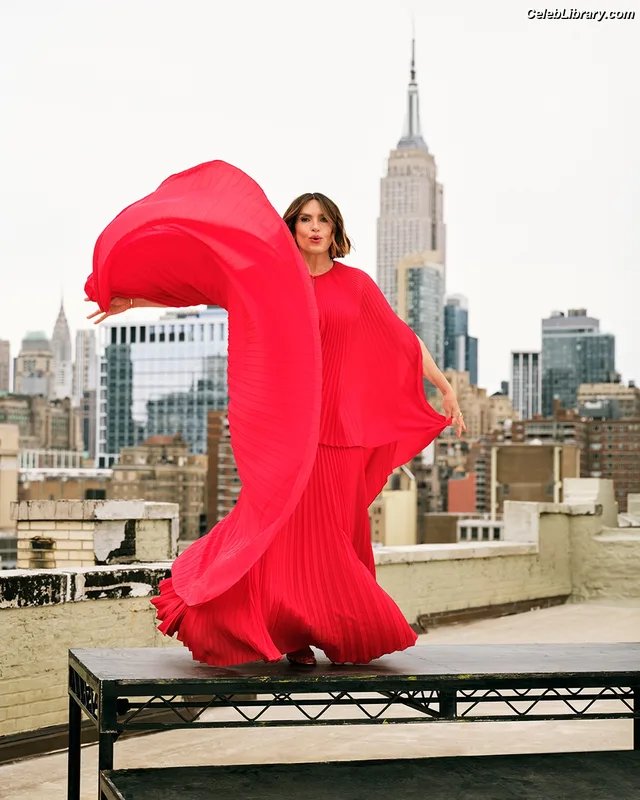 Mariska Hargitay photo 11 of 183