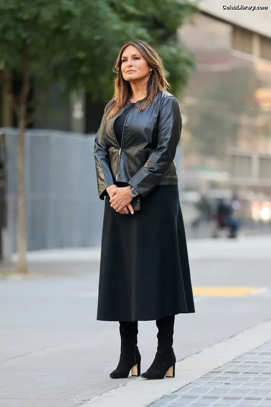 Mariska Hargitay photo 14 of 183