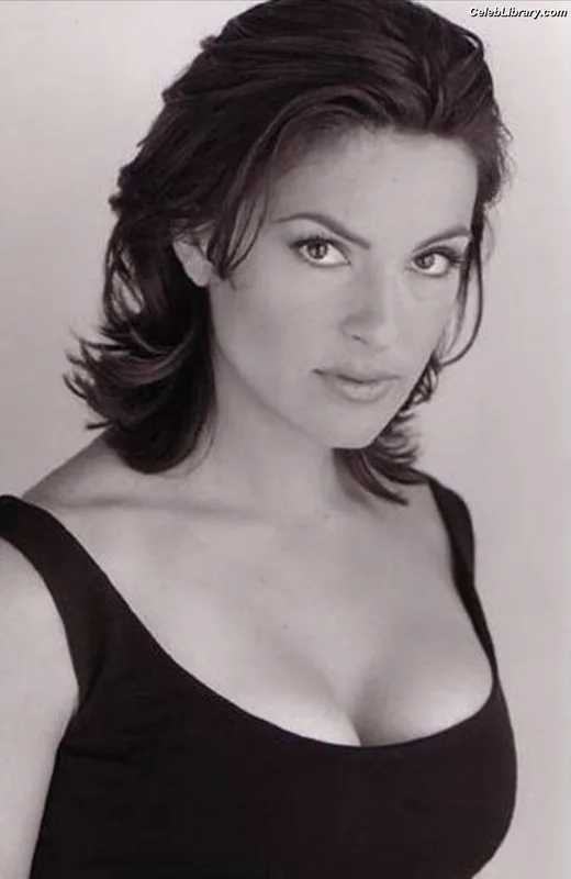 Mariska Hargitay photo 18 of 183