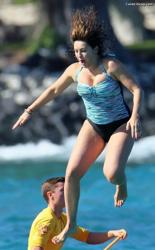Mariska Hargitay photo 23 of 183