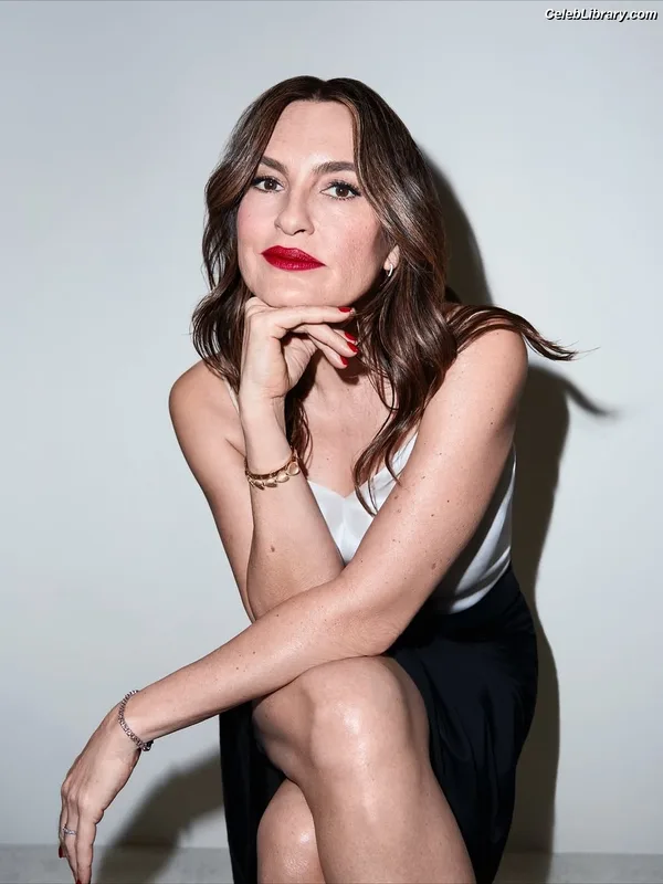 Mariska Hargitay photo 7 of 183