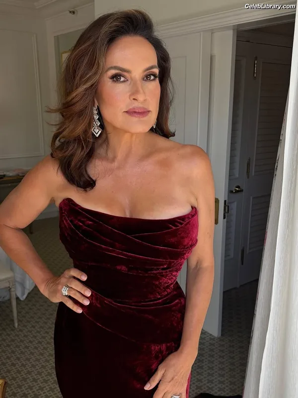 Mariska Hargitay photo 15 of 183