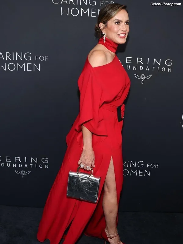 Mariska Hargitay photo 9 of 183
