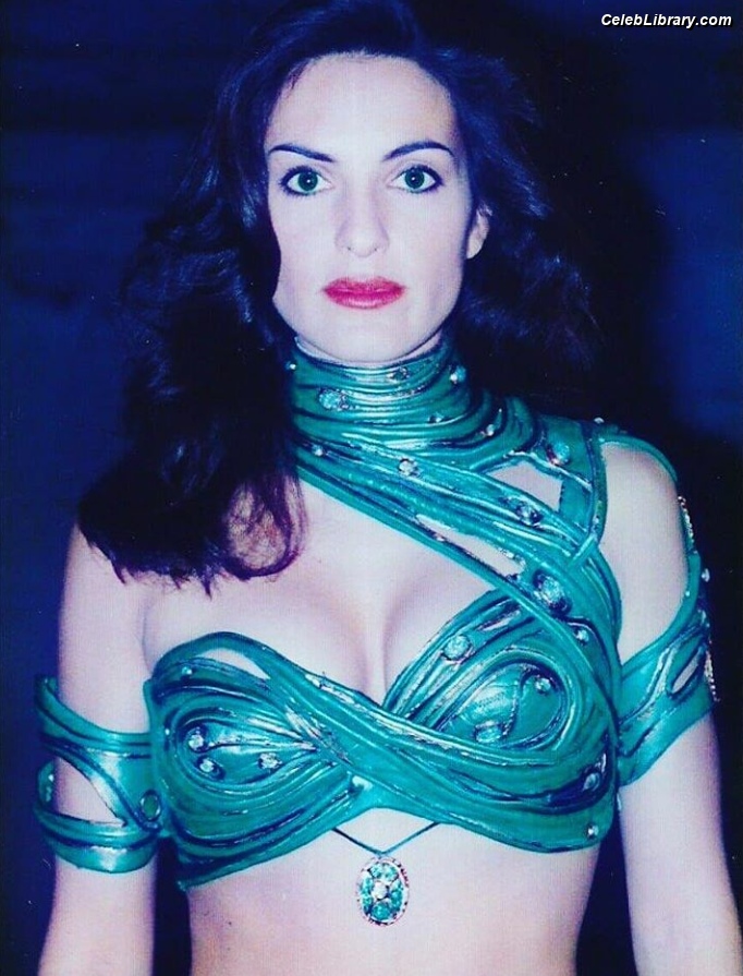 Mariska Hargitay photo 15 of 183