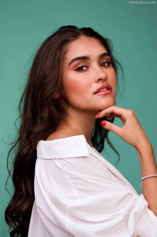 Marissa Reyes photo 4 of 10