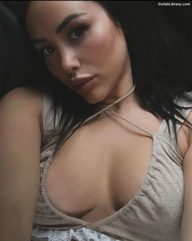 Marnie Simpson photo 24 of 661