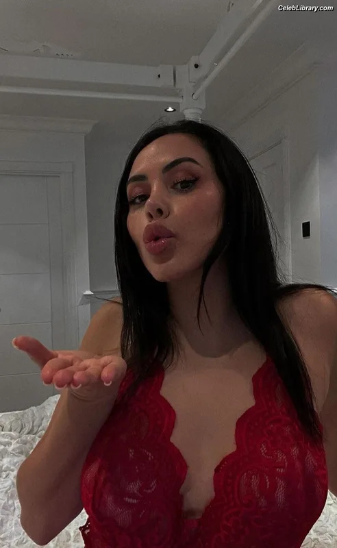 Marnie Simpson photo 2 of 661