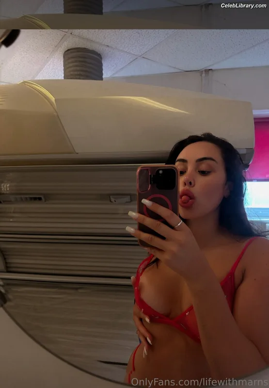 Marnie Simpson photo 3 of 661