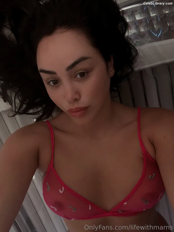 Marnie Simpson photo 1 of 661