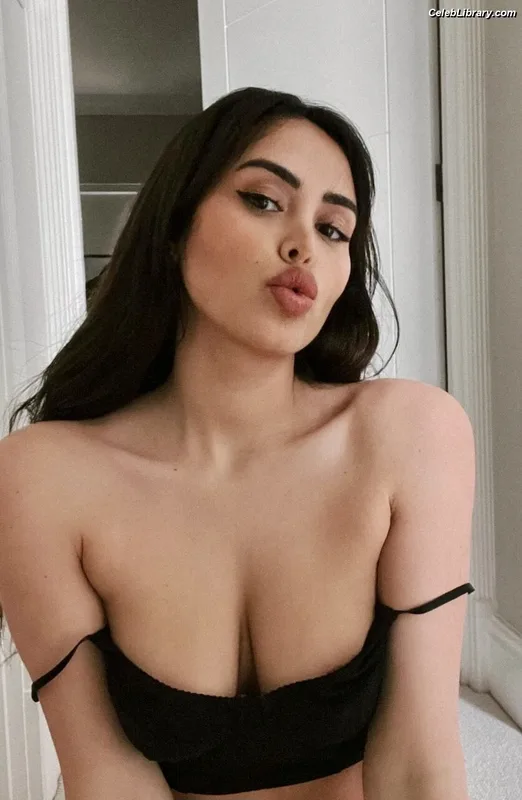 Marnie Simpson photo 16 of 661