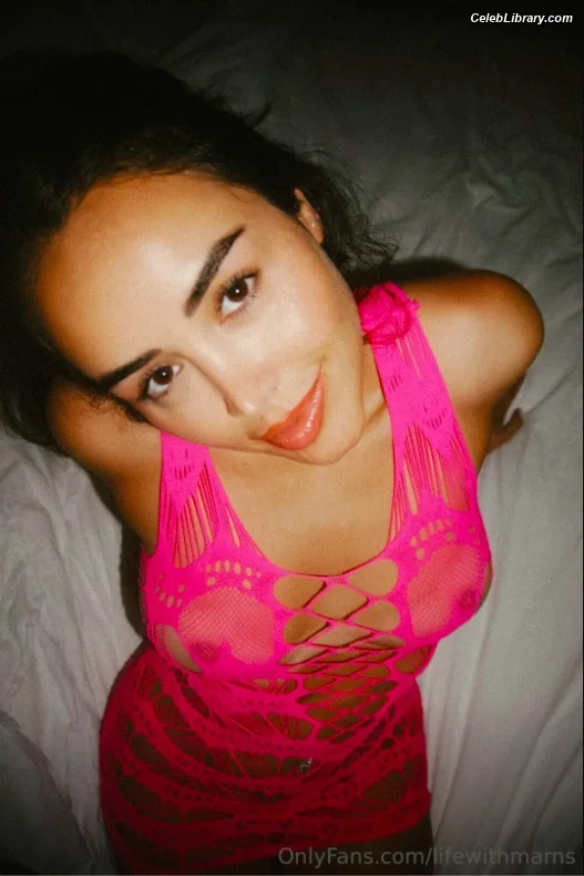 Marnie Simpson photo 1 of 661