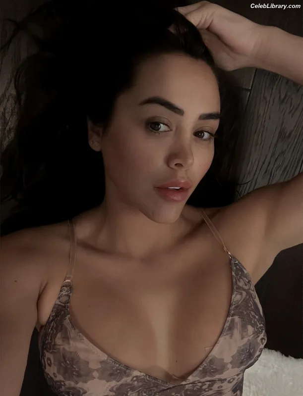 Marnie Simpson photo 17 of 661