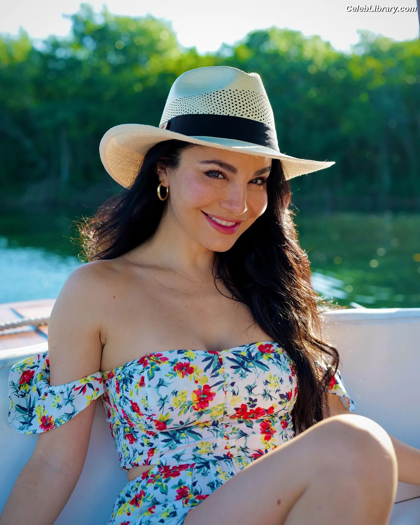 Martha Higareda photo 7 of 77