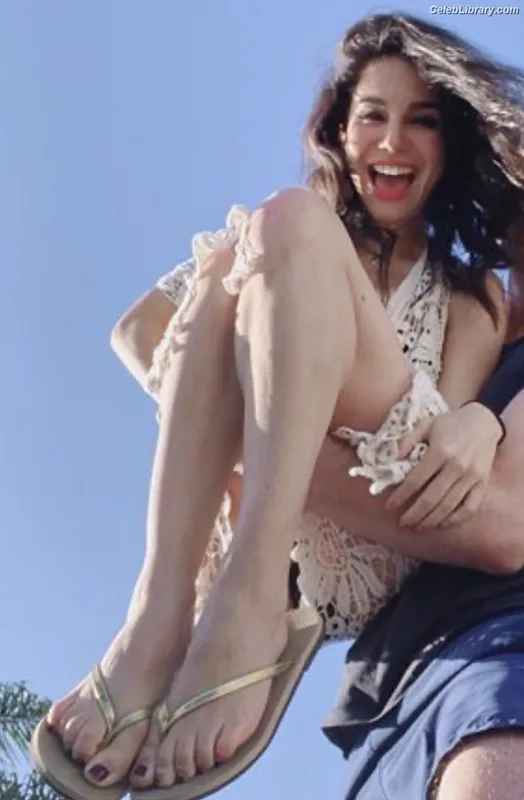 Martha Higareda photo 3 of 78
