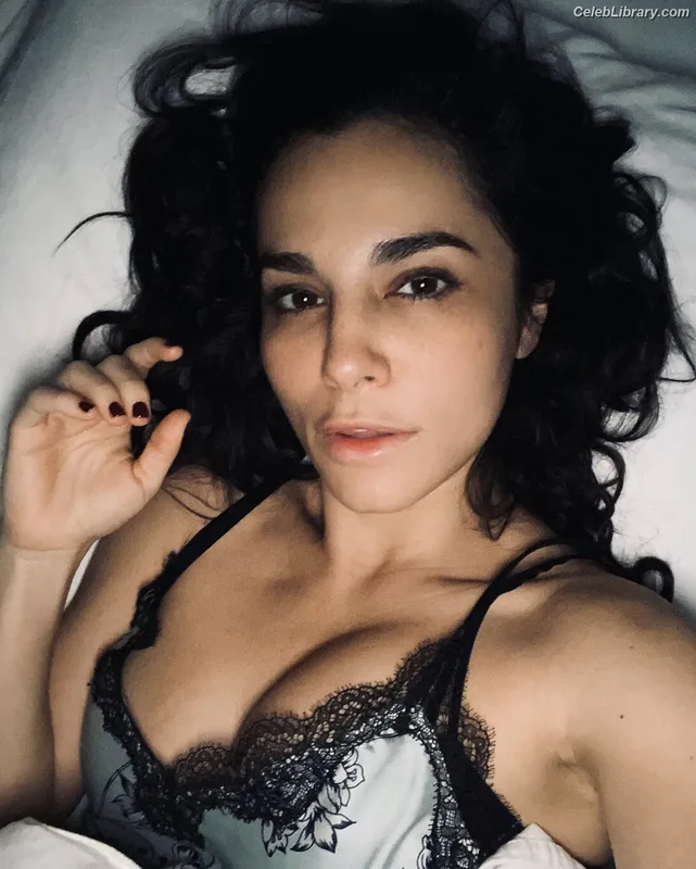 Martha Higareda photo 4 of 78
