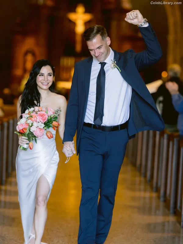Martha Higareda photo 16 of 78