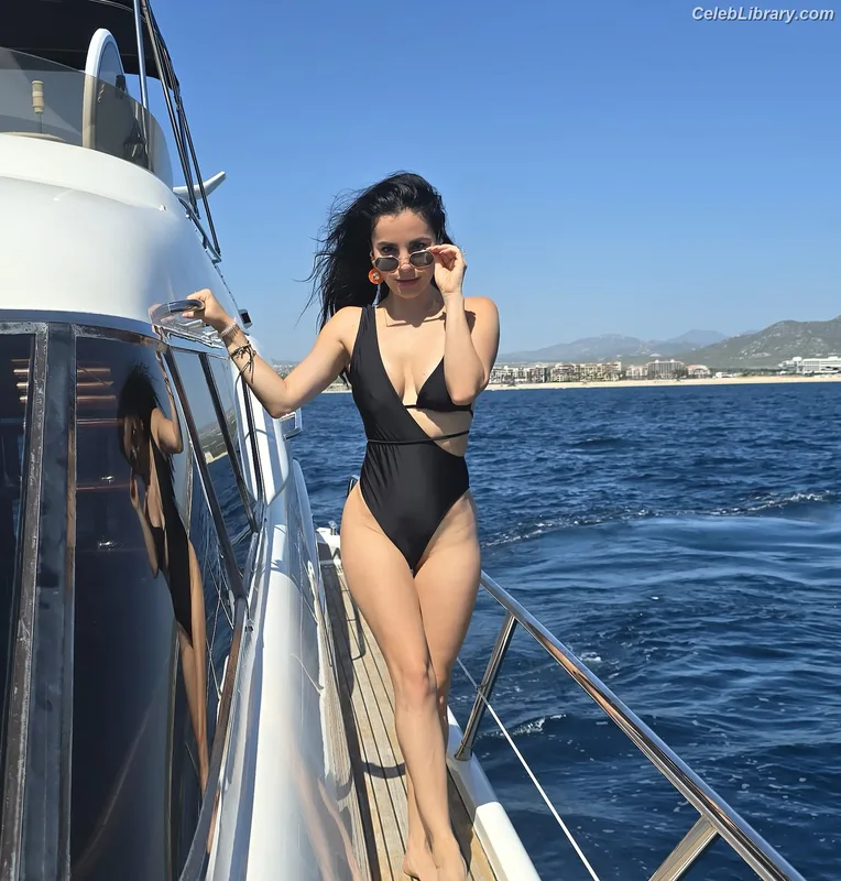 Martha Higareda photo 19 of 78