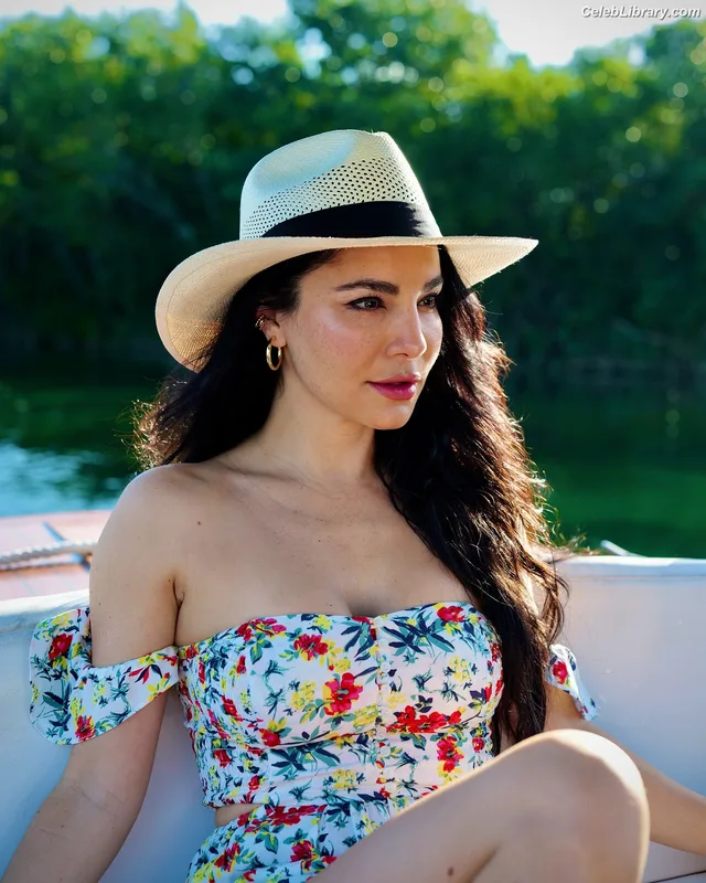 Martha Higareda photo 6 of 78