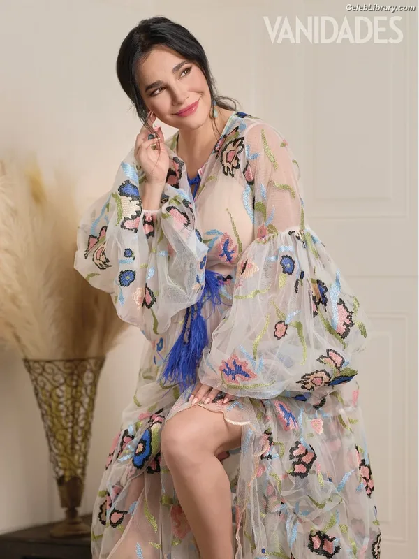 Martha Higareda photo 21 of 78