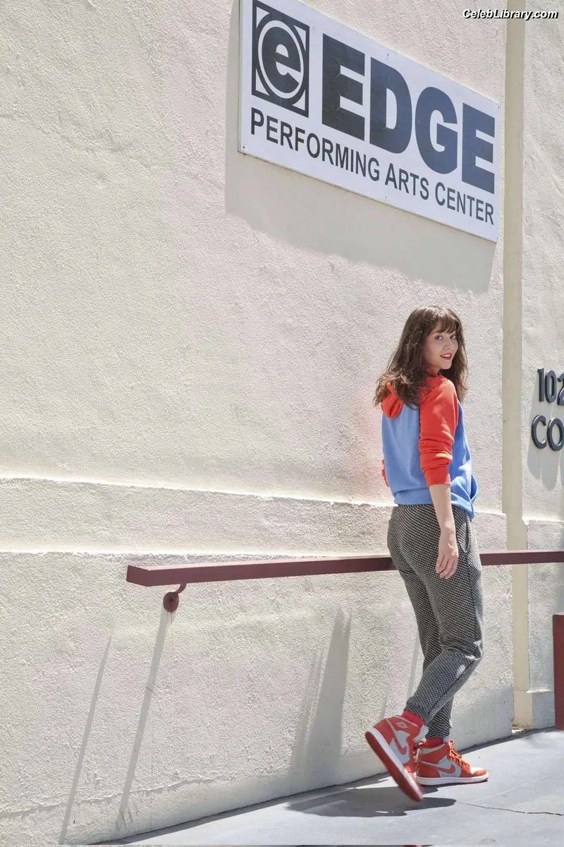 Mary Elizabeth Winstead photo 9 of 286