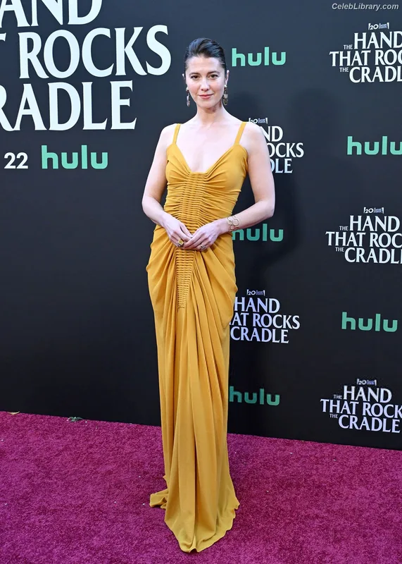 Mary Elizabeth Winstead photo 1 of 285
