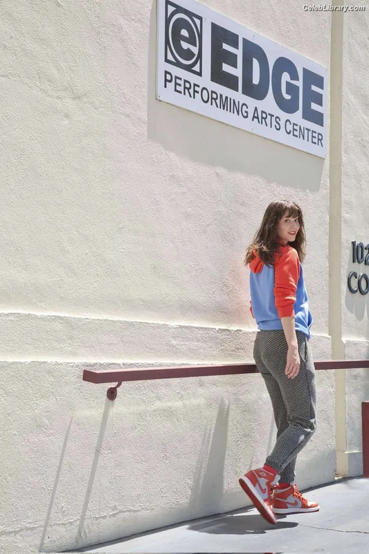 Mary Elizabeth Winstead photo 7 of 285