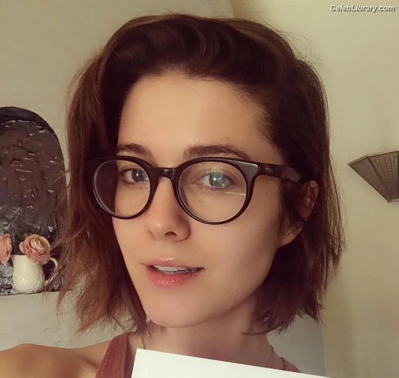 Mary Elizabeth Winstead photo 16 of 285