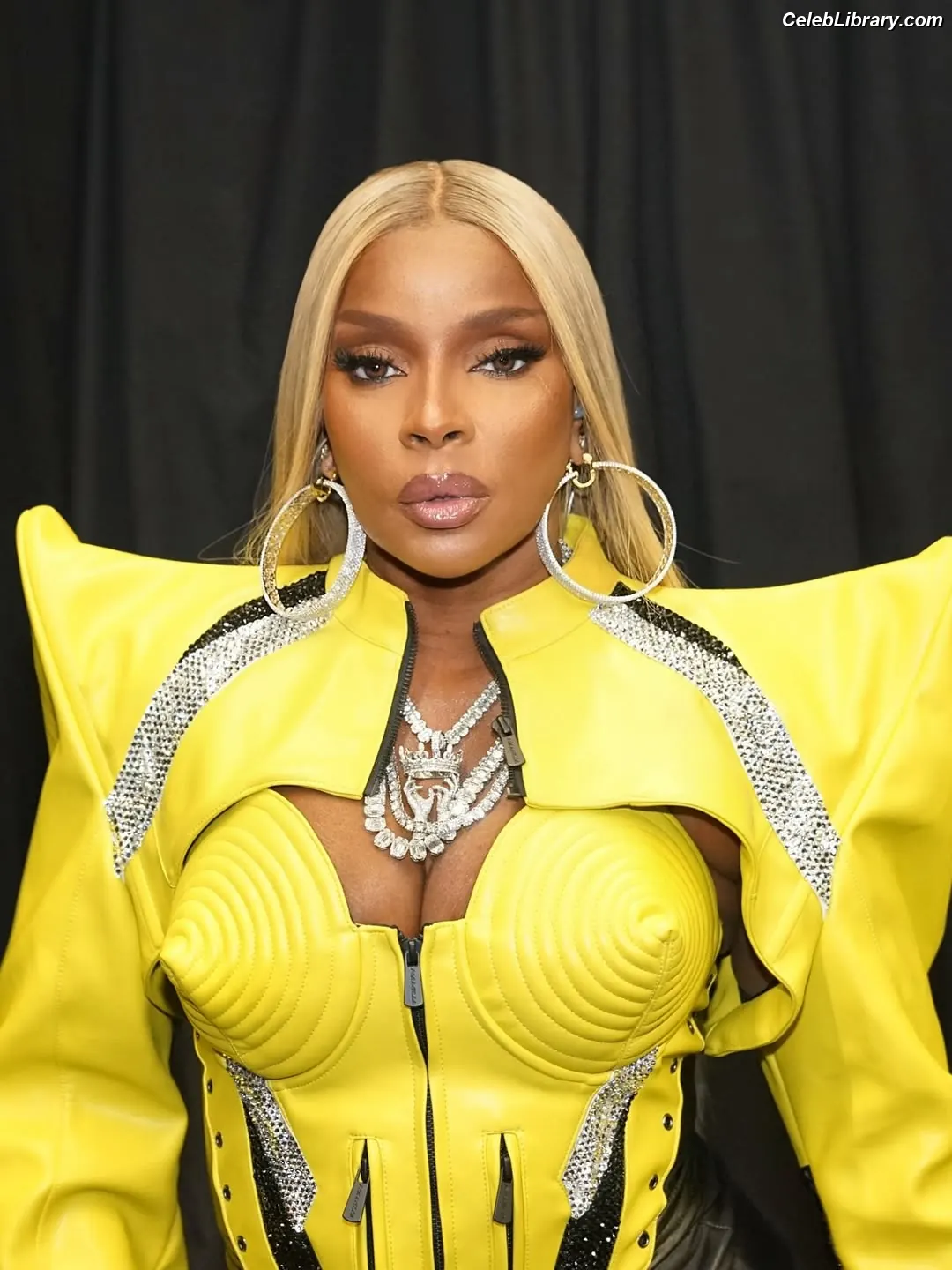 Mary J Blige photo 20 of 36