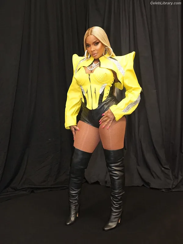 Mary J Blige photo 19 of 37