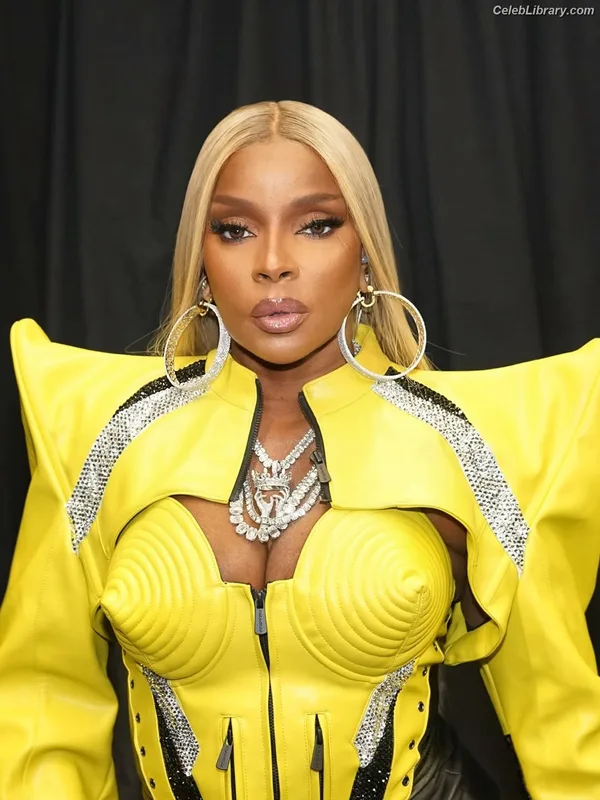 Mary J Blige photo 20 of 37
