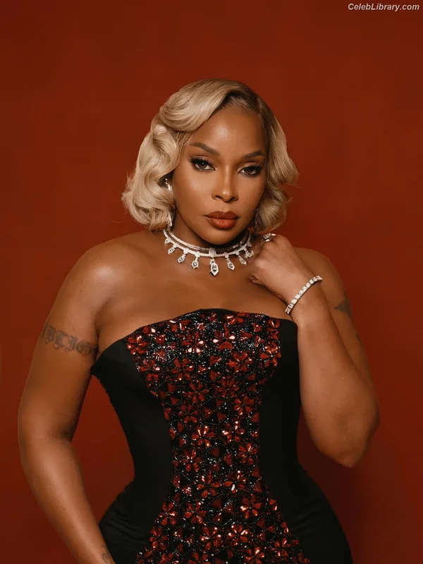 Mary J Blige photo 24 of 37