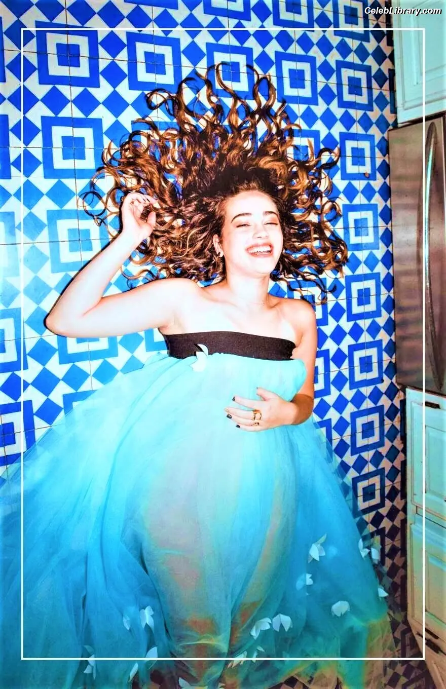 Mary Mouser photo 3 of 120
