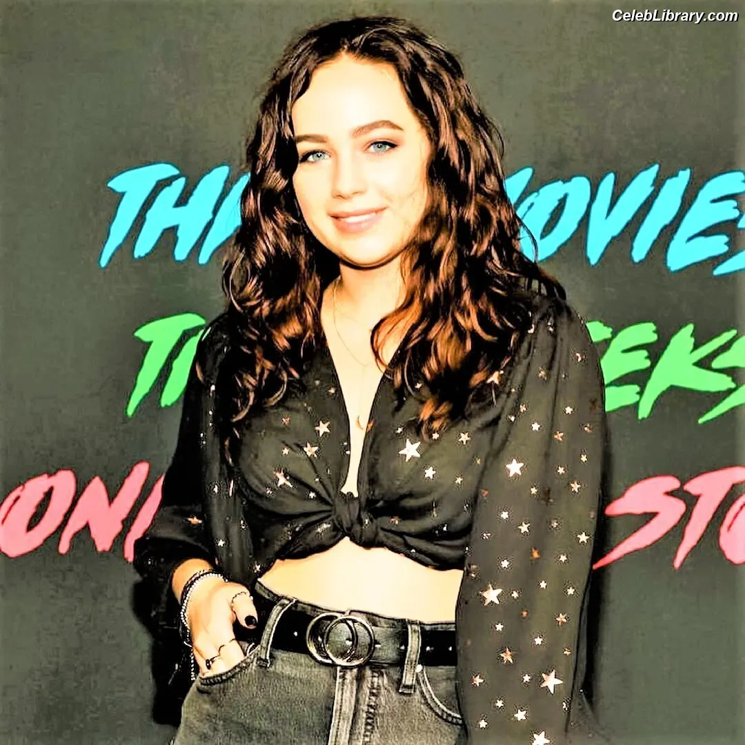 Mary Mouser photo 5 of 120