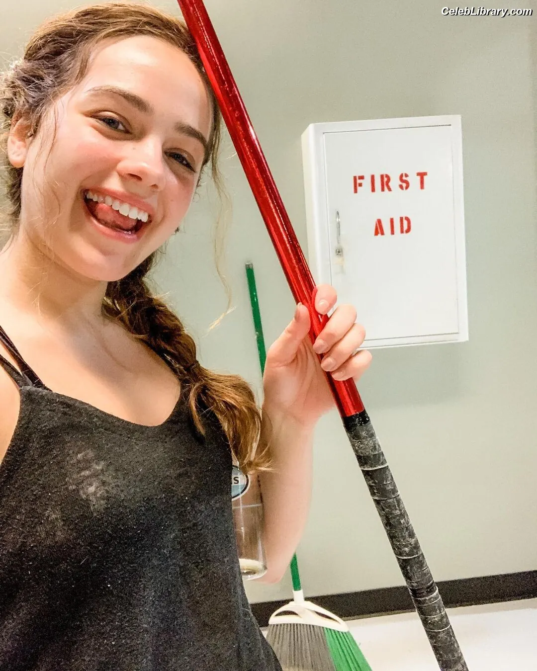 Mary Mouser photo 7 of 120