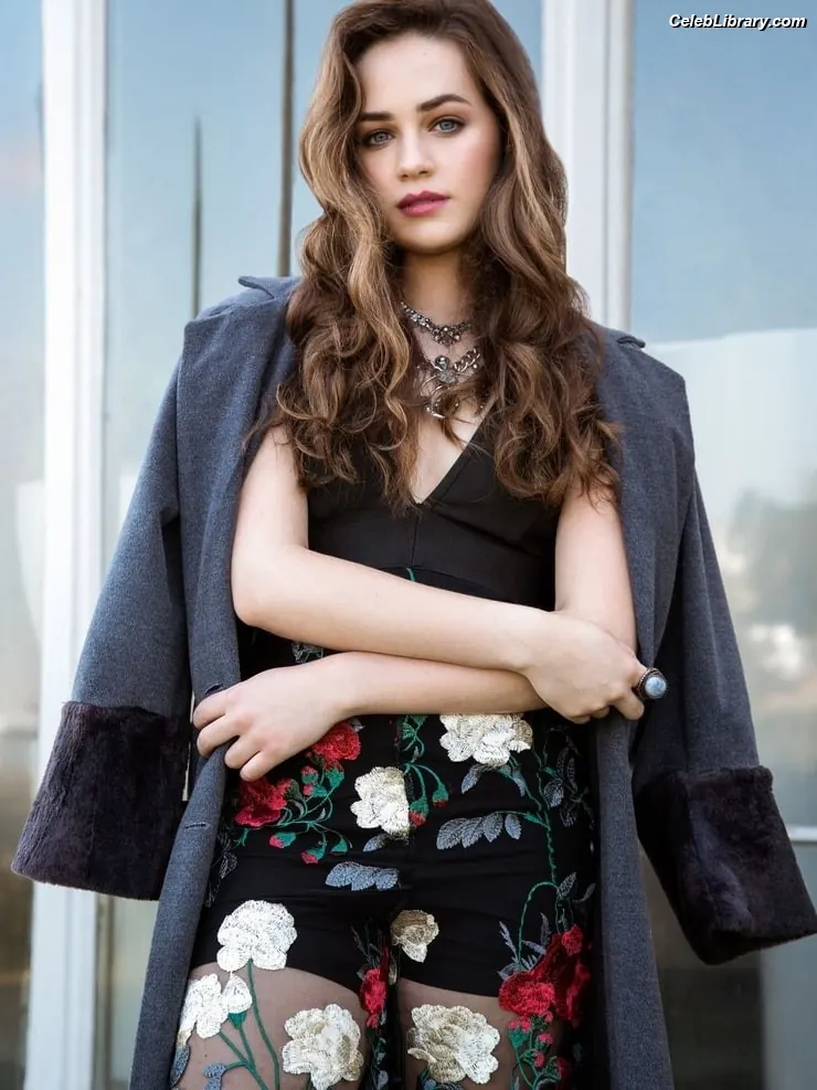 Mary Mouser photo 23 of 120