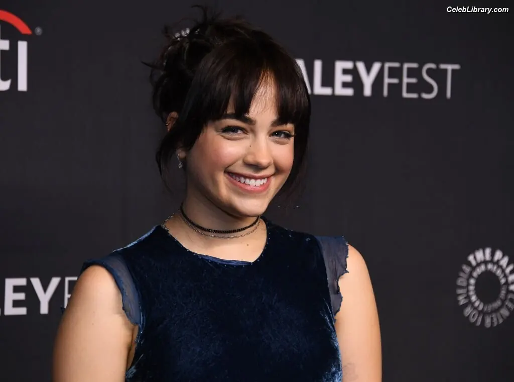 Mary Mouser photo 22 of 120