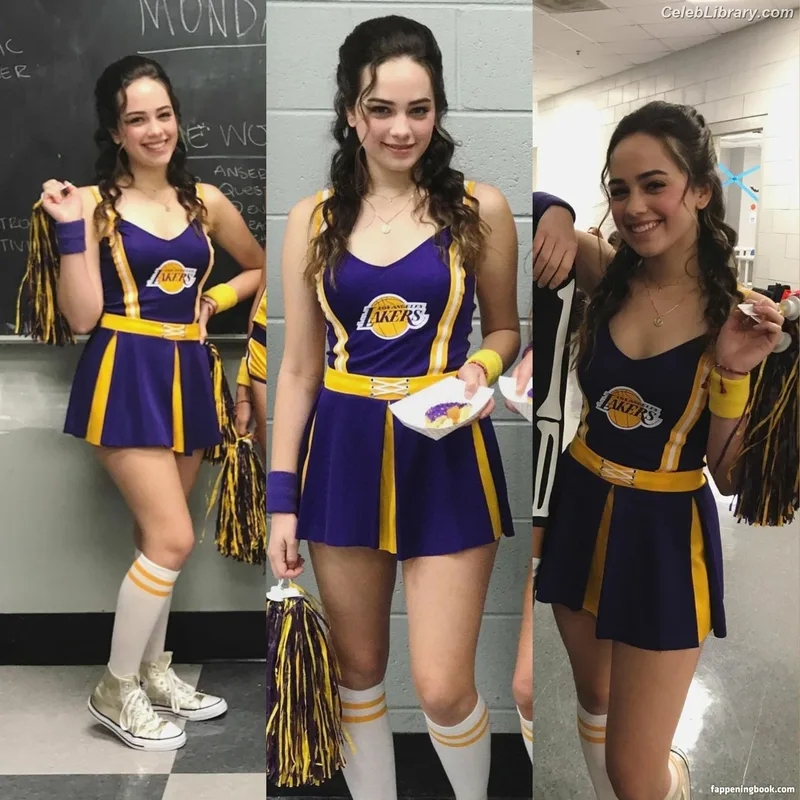 Mary Mouser photo 3 of 121